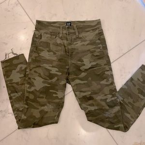 Gap Camo stretchy pants